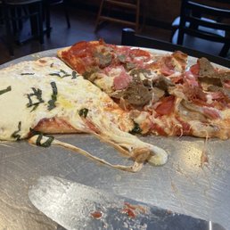 Margarita oozing with cheese / meat lover Margarita oozing with cheese / meat lover