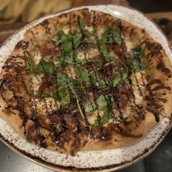 Avalon Gastropub - Fig prosciutto pizzetta - Gastropubs Near Me - KIlauea, Hawaii