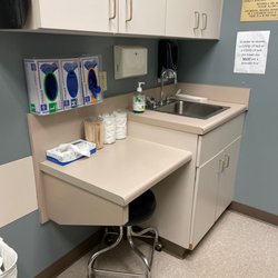 Graves Gilbert Clinic - Patient room