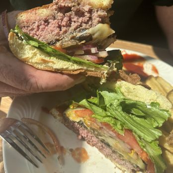 Washoe House - Swiss mushroom burger med rare - Bars Near Me - Petaluma, California Washoe House - Swiss mushroom burger med rare - Bars Near Me - Petaluma, California