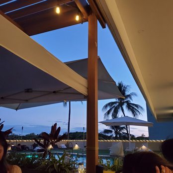 Deck. - The pool - Hawaiian Near Me - Honolulu, Hawaii
