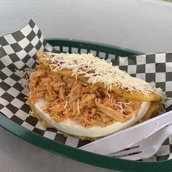 Ricazuelafl - Chicken Cachapa - Food Trucks Near Me - Lutz, Florida
