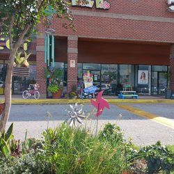 Trendy Kids - Exterior  with garden