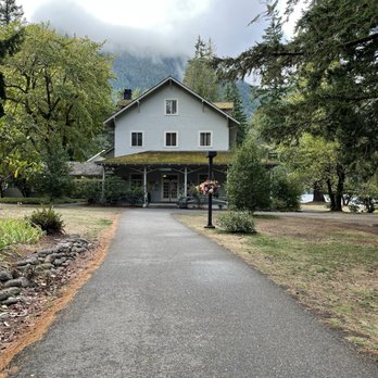 Lake Crescent Lodge - Building - Hotels Near Me - Port Angeles, Washington Lake Crescent Lodge - Building - Hotels Near Me - Port Angeles, Washington