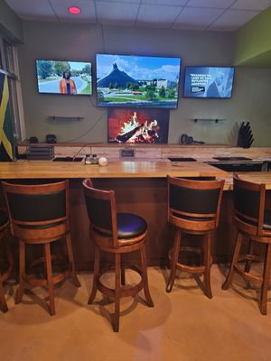 Hungry Eyes Jamacian Restaurant and Bar by null