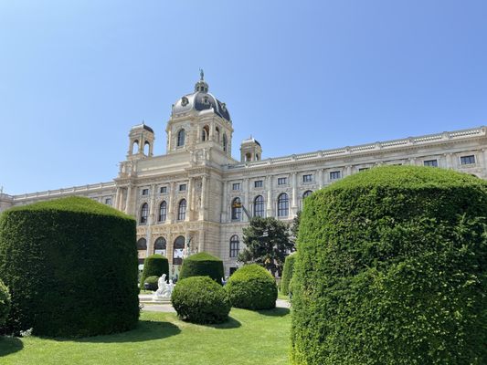 Maria-Theresien-Platz by null