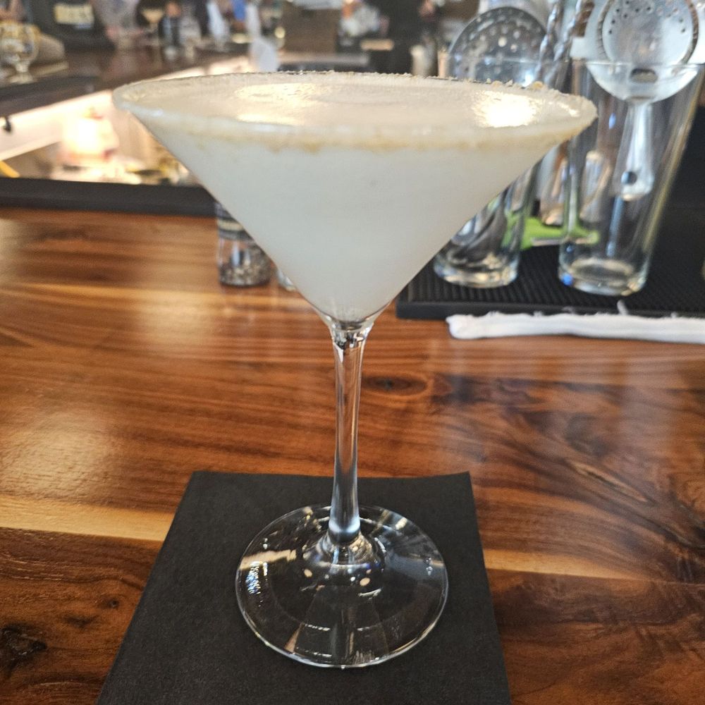 Key Lime Pie Cocktail - Pearl Vodka, Key Lime Juice, & Pineapple, w / Graham Cracker Rim. Delicious! Key Lime Pie Cocktail - Pearl Vodka, Key Lime Juice, & Pineapple, w / Graham Cracker Rim. Delicious!