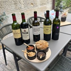 Vignobles et Châteaux - 5 tasting of wine.  Dip platter was delicious
