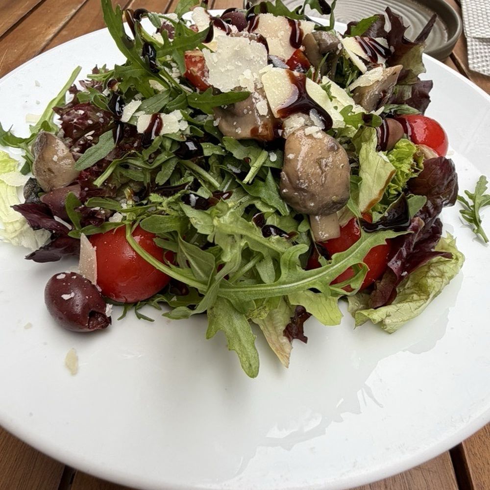 Cuatro Gatos - Misto salad - Italian Near Me - Bamberg, BY
