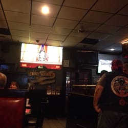 Jimmy Ryan's - Big screens all over!