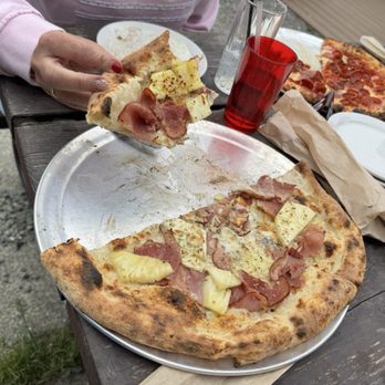 Groundling Pizza - Pizza Near Me - Gold Beach, Oregon