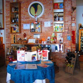Hostaria di Bacco - inside restaurant - Cucina campana Near Me - Furore, SA Hostaria di Bacco - inside restaurant - Cucina campana Near Me - Furore, SA