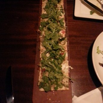 Seasons 52 - Garlic Pesto Chicken Flatbread - New American Near Me - Bridgewater, New Jersey