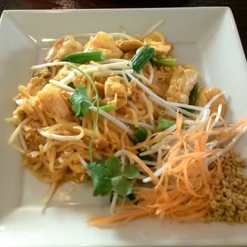 Amarin Thai Cuisine - Chicken and Shrimp Pad Thai - Thai Near Me - Mountain View, California