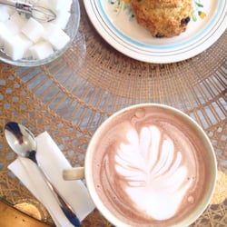 Espérance Café - Chocolat chaud et Scone