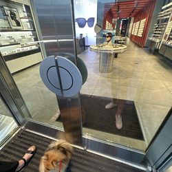 Sunglass Hut - Storefront