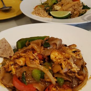 Kin'd - Pad kee mao - Thai Near Me - Fresh Meadows, New York