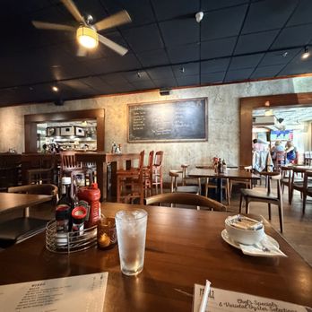 Pearlz Oyster Bar - Seafood Near Me - Charleston, South Carolina