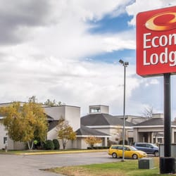 Econo Lodge - Hotel Signage and Exterior