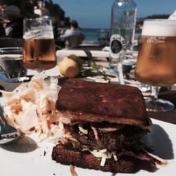 Es Passeig - Very good burger. A bit saucy for my taste, but high quality beef and bread.