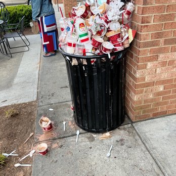 Cold Stone Creamery - a trash can on the sidewalk - Ice Cream & Frozen Yogurt Near Me - Mooresville, North Carolina Cold Stone Creamery - a trash can on the sidewalk - Ice Cream & Frozen Yogurt Near Me - Mooresville, North Carolina