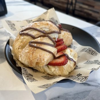 Cafe Don Juan - Strawberry Nutella croissant - Cafes Near Me - Winter Park, Florida