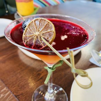 Lorenza - Labios rojos - Mexican Near Me - Tijuana, BCN