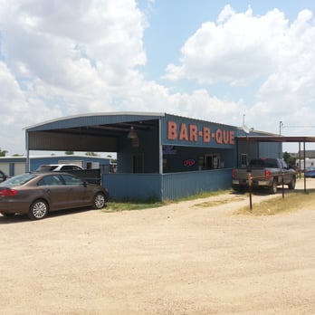 Circle S Bar-B-Que - ows cars parked in a parking lot - Barbeque Near Me - Cameron, Texas Circle S Bar-B-Que - ows cars parked in a parking lot - Barbeque Near Me - Cameron, Texas