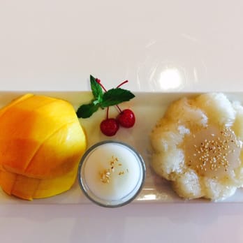 Kao Hom - Sliced mango and sticky rice drizzled with sweet coconut milk - Thai Near Me - Van Nuys, California