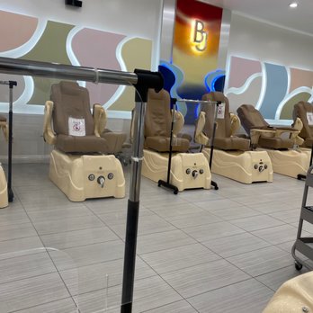 Bijou Nails & Spa - Inside - Eyelash Service Near Me - Glendale, California