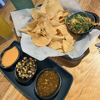 Nico’s Tacos Bar on Como - Salsa Chips & Salsa Triple Flight & Tradicional Guacamole - Tacos Near Me - St Paul, Minnesota Nico’s Tacos Bar on Como - Salsa Chips & Salsa Triple Flight & Tradicional Guacamole - Tacos Near Me - St Paul, Minnesota