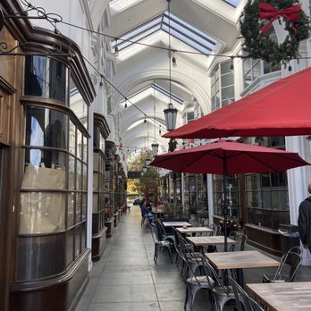 Mandarin Coffee Stand - Outdoor plaza - Coffee & Tea Near Me - Pasadena, California