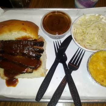Smoque BBQ - Sliced Brisket Sandwich, Slaw, and Man n Cheese - Barbeque Near Me - Chicago, Illinois