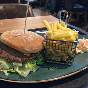 4 Urbs - Looks good, but the burger consistency was odd. - International Near Me - Munich, BY