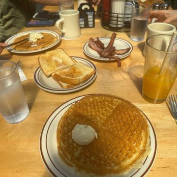 Ole's Waffle Shop - Diners Near Me - Alameda, California