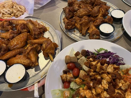 Pluckers Wing Bar by null