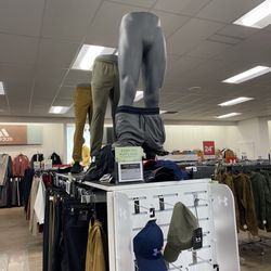 Kohl's - Such a troubled young mannequin. Dem quads, tho.