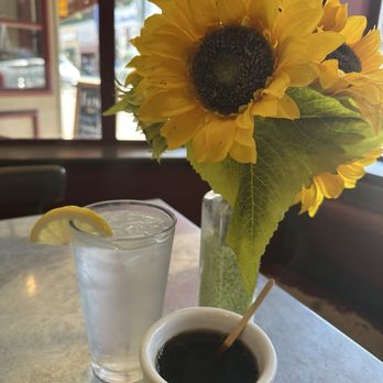 Franny's Farm Table - Window seat - American Near Me - Placerville, California