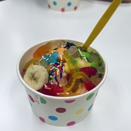 Mixed of toppings with the mountain black berry & orange guava fruity flavors Mixed of toppings with the mountain black berry & orange guava fruity flavors