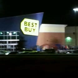 Best Buy - Hot Springs - The night before black friday with tents