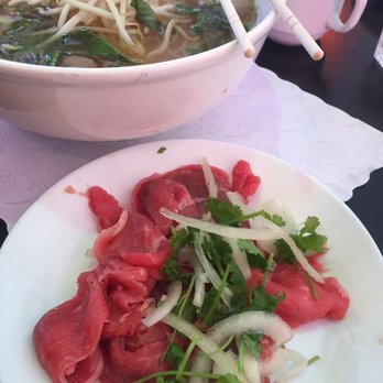Pho Vinh - Controlling the doneness on the beef - my go-to - Vietnamese Near Me - San Carlos, California Pho Vinh - Controlling the doneness on the beef - my go-to - Vietnamese Near Me - San Carlos, California