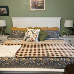 Ms. Maggies South Country Inn - Magnolia Room