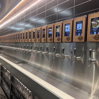 BrewWall - Pizza Near Me - Copley, Ohio