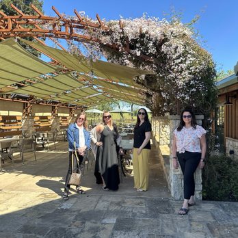 Bricoleur Vineyards - Welcoming entry. - Wineries Near Me - Windsor, California