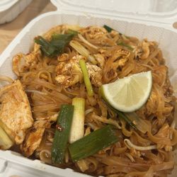 Siamese Street Thai Restaurant - Pad Thai - chicken