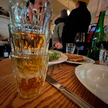 Lundis au Soleil - Poulet a la plancha, jus de viande. Bourbon. - Wine Bars Near Me - Montreal, Quebec Lundis au Soleil - Poulet a la plancha, jus de viande. Bourbon. - Wine Bars Near Me - Montreal, Quebec
