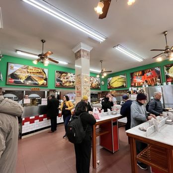 La Americana - Inside counter eating area after the order queue died down - Pizza Near Me - Buenos Aires, C La Americana - Inside counter eating area after the order queue died down - Pizza Near Me - Buenos Aires, C