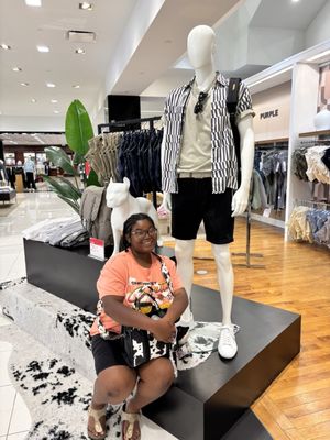 Bloomingdale's by null