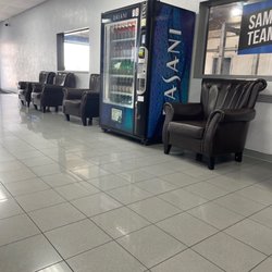 Sparkling Image Car Wash - Lobby