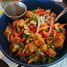 Crunchy cabbage tofu bowl (after I'd already poured the dressing on) Crunchy cabbage tofu bowl (after I'd already poured the dressing on)